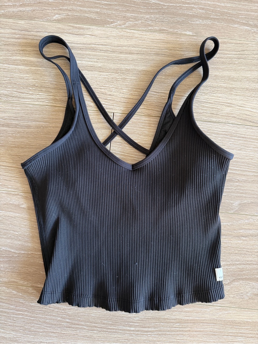 Vuori black ribbed crop tank cross cross back straps size medium - Picture 7 of 9